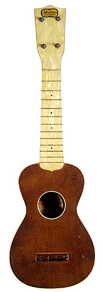Maxitone ukulele